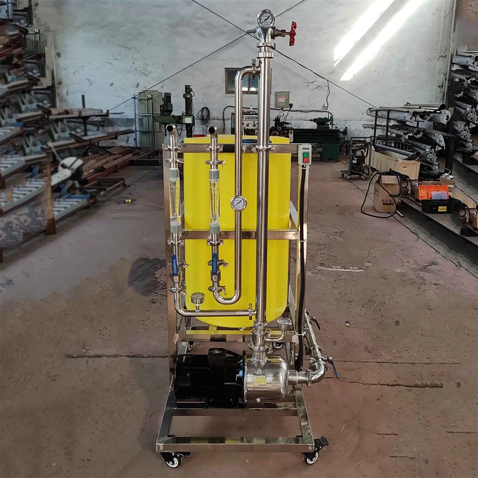 Laboratorijska naprava s cevasto membrano